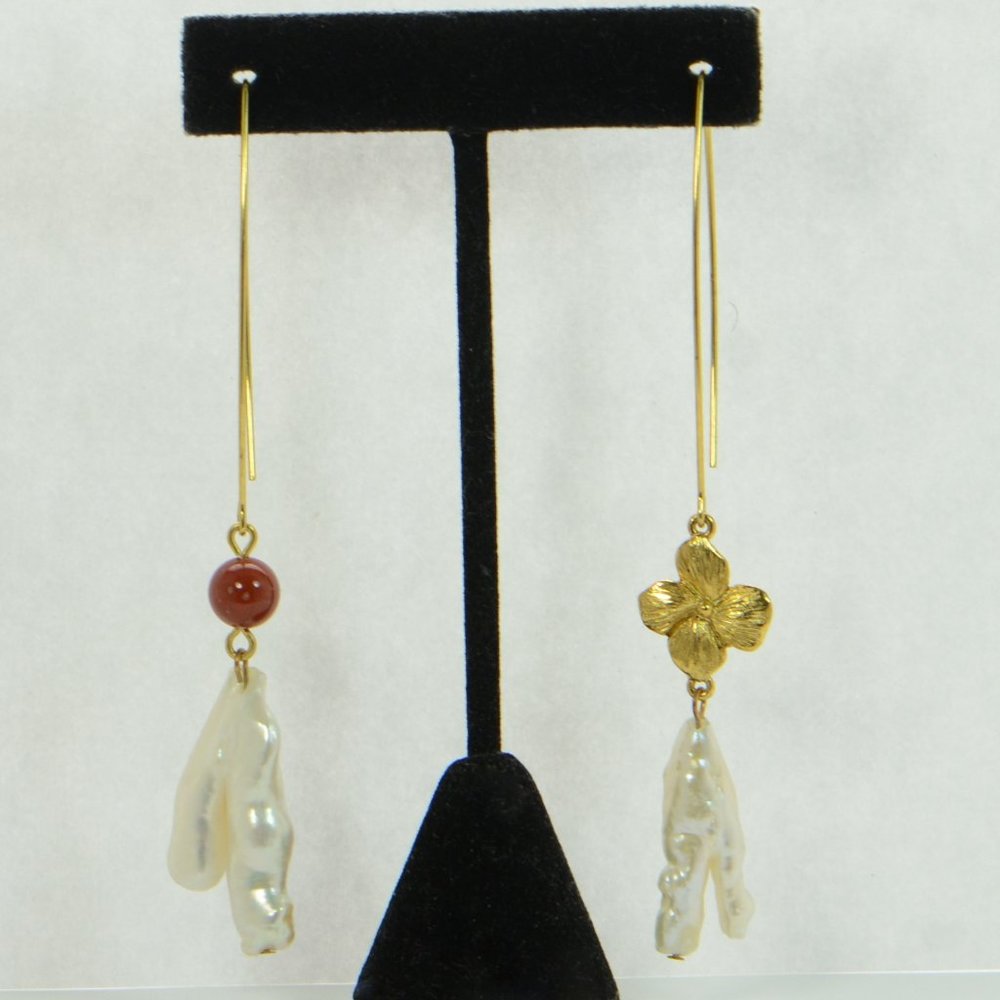 Oscar de la Renta Mismatched Drop Earrings